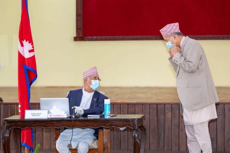 अर्थ र सञ्चारमन्त्रालय प्रधानमन्त्रीको जिम्मामा