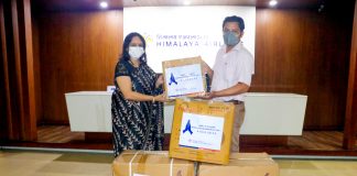 गंगालाल, मनमोहन र ट्रमालाई हिमालय एयरलाइन्सको स्वास्थ्य सामग्री सहयोग