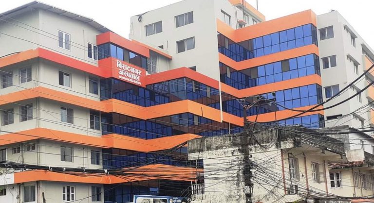 विराट नर्सिङहोमको आइसीयूमा उपचाररत बिरामीले अस्पतालबाट हाम्फालेर फाले ज्यान