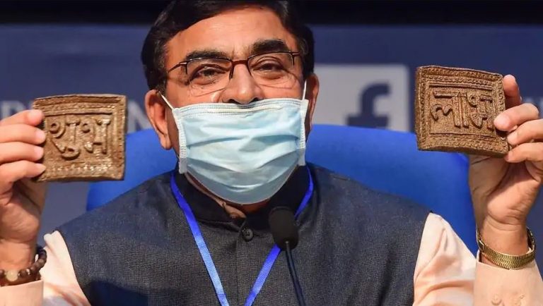 गाईको गोबरबाट बन्यो चिप, मोवाइलको विकिरण र विभिन्न रोगबाट बचाउने
