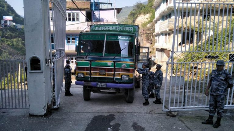 तीन महिनादेखि बन्द तातोपानी नाका खुल्यो, आयात हुने निर्यात नहुने