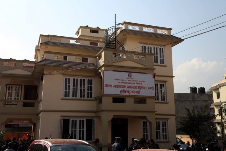 यातायात व्यवस्था कार्यालय ठूलो भर्‍याङले दिँदै आएको सम्पूर्ण सेवा स्थगित