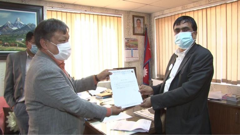 शहरी विकास मन्त्रालयका सचिवसँग निर्माण व्यवसायीले राखे गुनासो