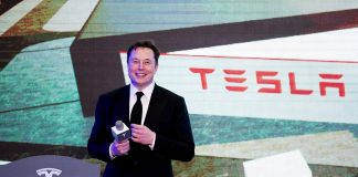 एलन मस्कले टेस्लामा थप दश हजारलाई रोजगारी दिने