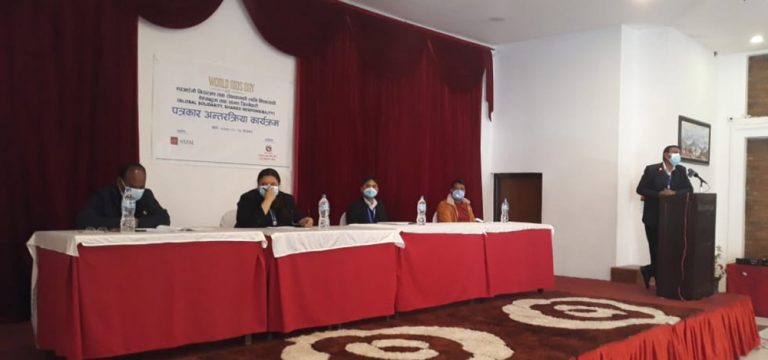 ‘नियमित औषधी खाईरहेका एच.आई.भी संक्रमित कोरोनासंग आत्तिनु पर्दैन्’ डा. सुधा देवकोटा