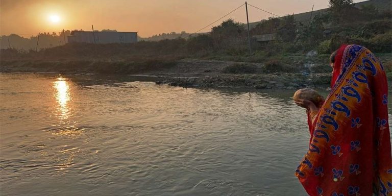 उदाउँदो सूर्यलाई अर्घ्य दिएसँगै सकियो छठ