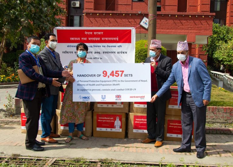 एक्सन ऐड नेपालद्धारा स्वास्थ्य मन्त्रालयलाई साढे ९ हजार थान पीपीई हस्तान्तरण