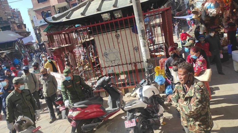 महानगरमा जथाभावी पार्किङमा कडाई, एकै दिन ३० मोटरसाईकल र स्कुटर कारबाहीमा