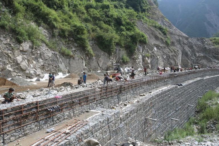 यस्तो बन्यो काठमाडौं तराई मधेश द्रुतमार्ग  (फोटोफिचर)