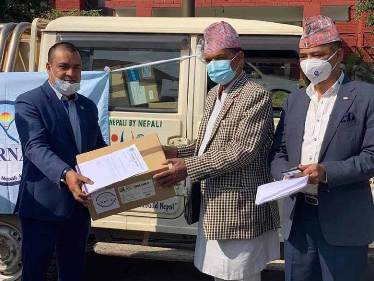 एनआरएनएद्वारा स्वास्थ्य मन्त्रालयलाई १० हजार थान एन्टी जेन टेस्ट किट हस्तान्तरण