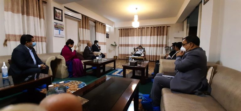 प्रधानमन्त्रीसँग निजी क्षेत्रको गुनासो : चन्दा आतंक बढ्यो, यसतर्फ ध्यान जाओस्