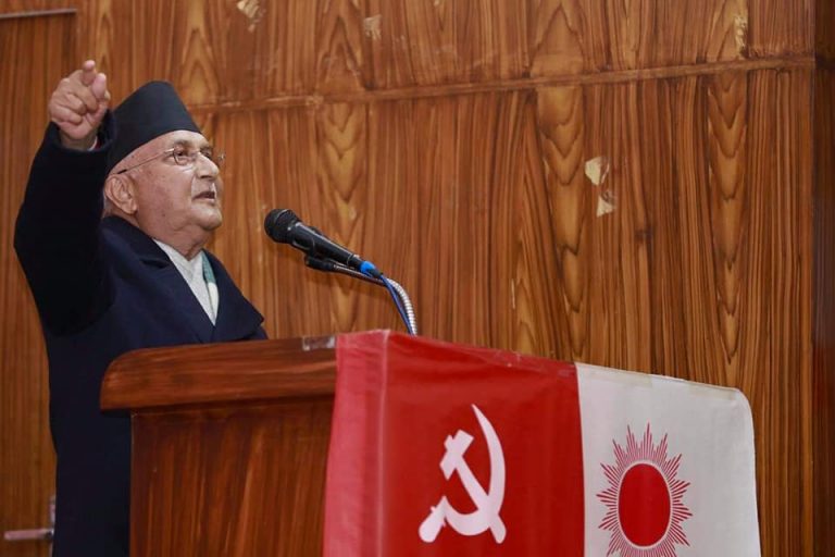 ‘एक्लै सिंगौरी खेलेर केही हुन्न, चुनावमा आउनुस्- बत्ती निभाइँदैन, मतपत्र च्यातिदैन’