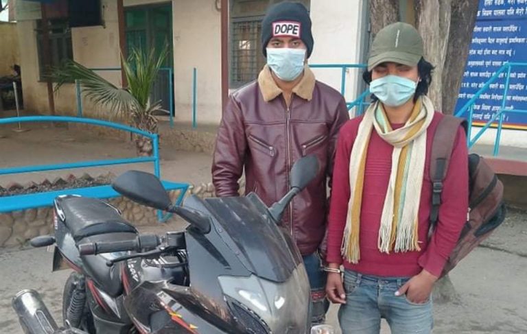 मोटरसाइकल चोरी गर्ने दुईजना पक्राउ