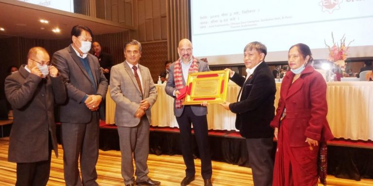 उद्योग वाणिज्य महासंघका पदाधिकारीलाई निर्माण व्यवसायी महासंघको सम्मान