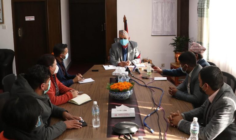 ‘सबै नागरिकलाई कोरोना खोप नि:शुल्क उपलब्ध गराउँछौं, स्रोतको अभाव हुँदैन’-अर्थमन्त्री