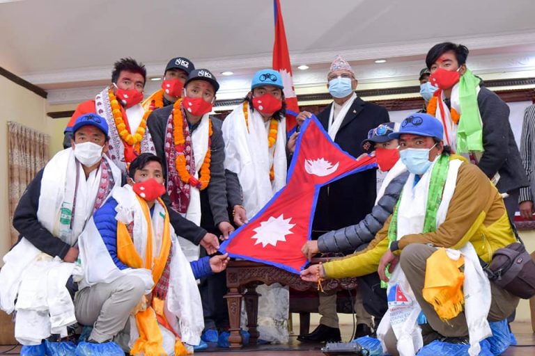 आरोहीलाई प्रधानमन्त्रीको ठट्यौली-‘म पनि ‘माउन्ट केटु’ गएको भए अझै धुमधाम हुन्थ्यो’