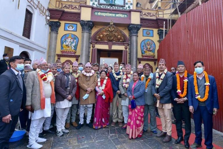प्रधानमन्त्री ओलीले गरे पशुपतिनाथमा राष्ट्र कल्याणको संकल्पसहित विशेष पूजा