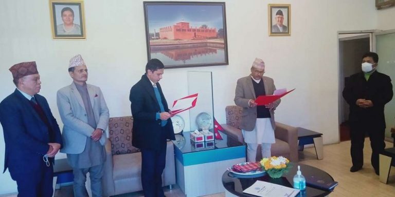 राष्ट्रिय वाणिज्य बैंकका अध्यक्ष धनिराम शर्माले लिए शपथ