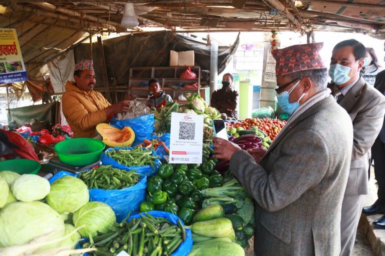 नख्खु क्षेत्रमा ग्लोबल आइएमई बैंकको क्यूआर मार्फत कारोबार गर्न सकिने