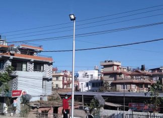 ट्राफिक प्रहरीले राख्न थाल्यो सडक बत्ती