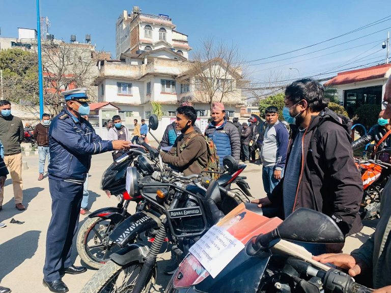 ट्राफिक महाशाखाले हराएका २५ मोटरसाइकल खोजतलास गरी सम्बन्धित धनीलाई बुझायो