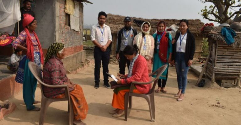 दोधारा चाँदनीमा गरिब परिचय पत्रको लगत संकलन