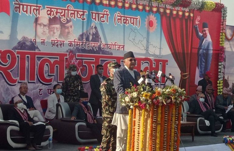 ‘सकिएका प्रचण्डलाई ल्याएर जुरो-सिङ हाल्दिएँ, अब  काँध हाल्न सकिन्‍न’