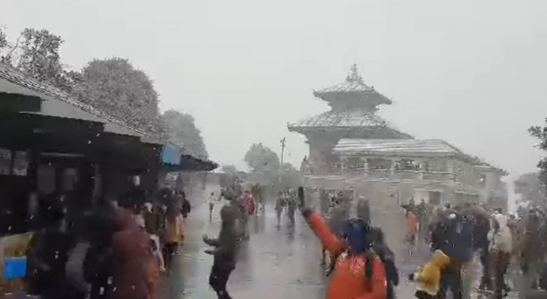 फुल्चोकी र चन्द्रागिरीमा हिमपात, काठमाडौँमा चिसो बढ्यो