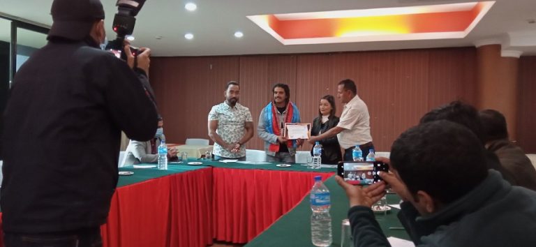नेपाल भित्रिदै जोङसेनका मोटरसाइकल, ब्राण्ड एम्बेस्टर कक्रोज