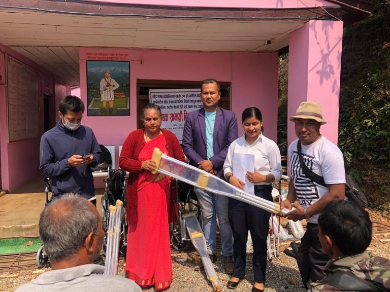 शहिद लखनमा शारीरिक अपांगता भएका ७९ जनालाई निशुल्क साहायक सामग्री बितरण
