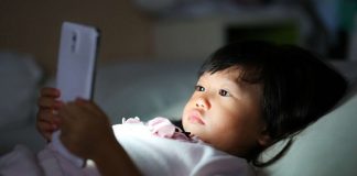 बालबालिकाले दैनिक १ घण्टाभन्दा धेरै इलेक्ट्रोनिक्स स्क्रीन हेर्नु खतरनाक !