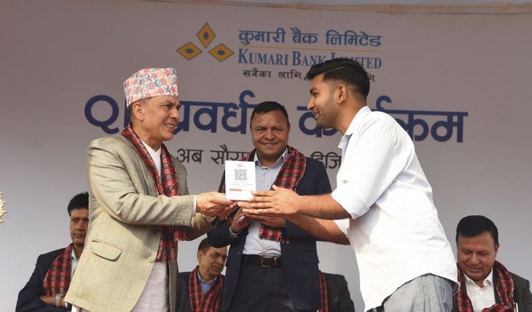 सौराहा घुम्न जाँदा नगद बोक्नु नपर्ने, हरेक पसलमा क्यूआर भुक्तानीको सुविधा