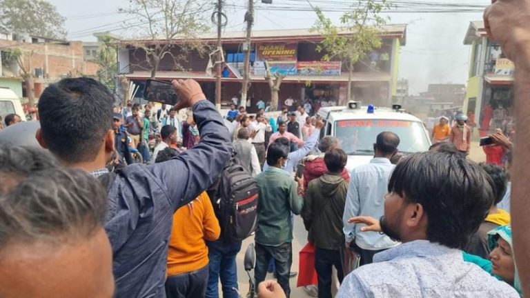 सिरहाको लहानस्थित मालपोत कार्यालयमा बम विष्फोट