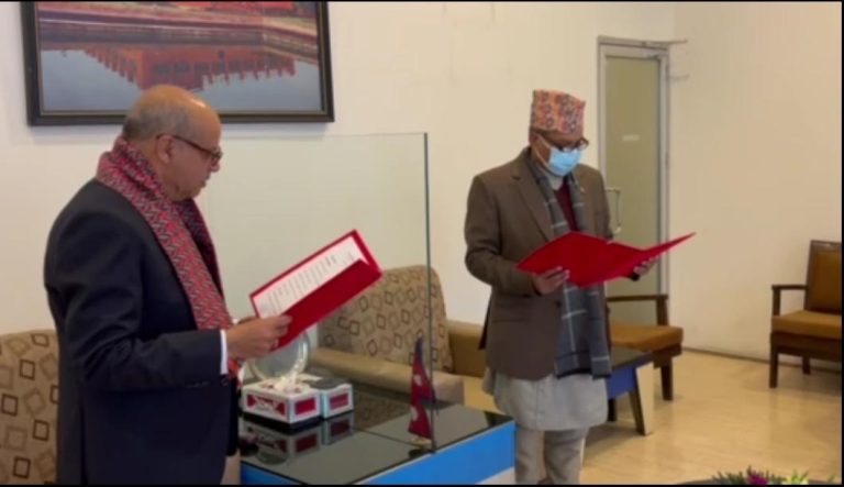 नबिल बैंकका नव निर्वाचित अध्यक्ष  पौडेलले लिए सपथ