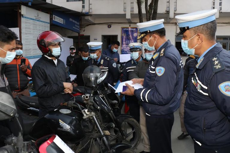 चोरीका १७ मोटरसाइकल र ११ वटा स्कुटर सम्बन्धित धनीलाई हस्तान्तरण