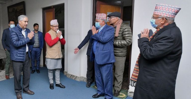एमसीसी अनुमोदनका लागि देउवाको दौडधुप, बाबुराम भन्छन्-‘पास नगरे देश द्वन्दमा फस्छ’