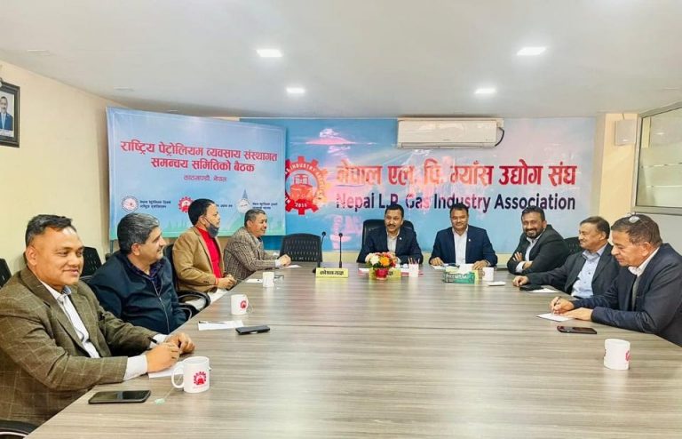 पेट्रोलियम व्यवसायीहरुद्वारा संस्थागत माग पूरा गर्न सामूहिक दबाब अभियान
