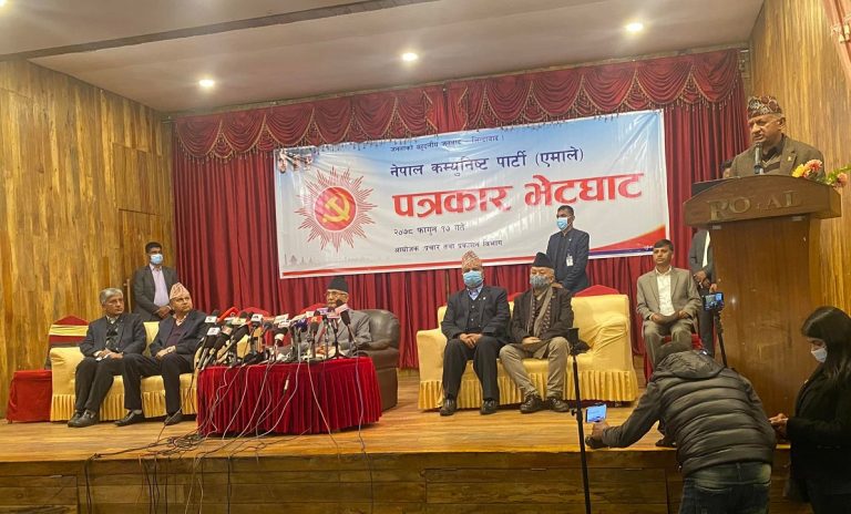 एमालेको प्रतिक्रिया- ‘व्याख्यात्मक घोषणा केही नेताहरुका ‘लत्रिएका जुँगा’  ठाडो पार्ने हतियार’