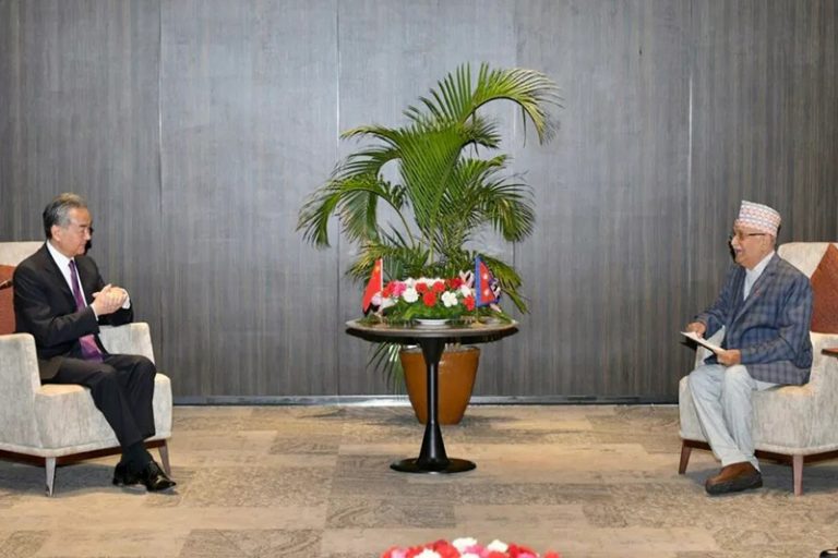 नेपालसँगका नाका खुलाउन चिनियाँ विदेशमन्त्रीसँग एमाले अध्यक्ष ओली आग्रह