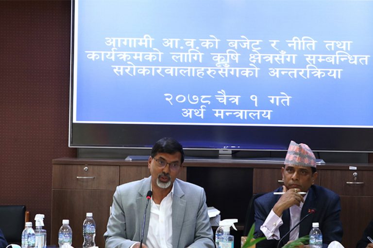 अर्थ मन्त्रालयमा नेतृत्वका कुर्सी खाली, कसले थेग्छ दवाव ?