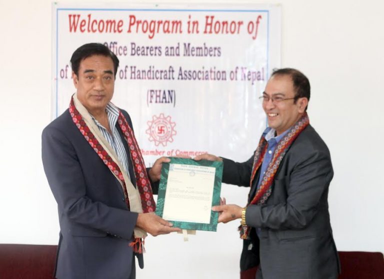 हस्तकलाका वस्तु निर्यात प्रर्वद्धनका लागि चेम्बर र हस्तकला महासंघले सहकार्य गर्ने