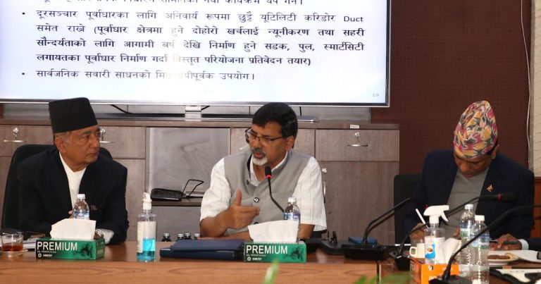 ‘पुरानै शैलीमा बसेर हुँदैन, हुलाक सेवालाई आधुनिकीकरण गरौं’- अर्थमन्त्री शर्मा