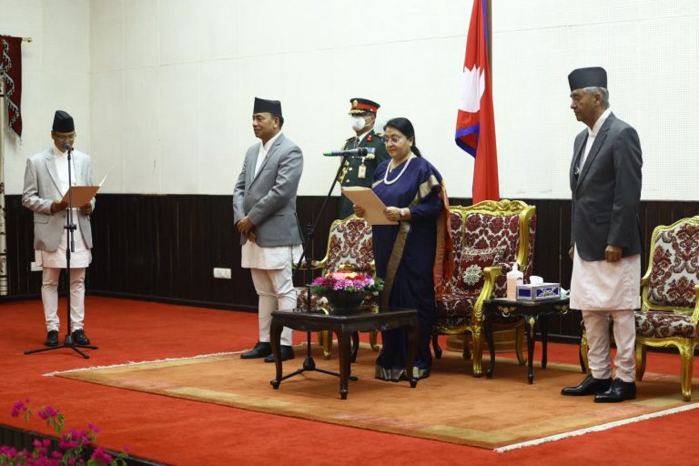 नवनियुक्त कानूनमन्त्री गोविन्द बन्दीले लिए  शपथ