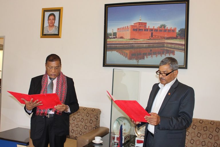 एनआईसी एसिया बैंकका नवनिर्वाचित अध्यक्ष  अग्रवालले लिए पद तथा गोपनीयताको शपथ