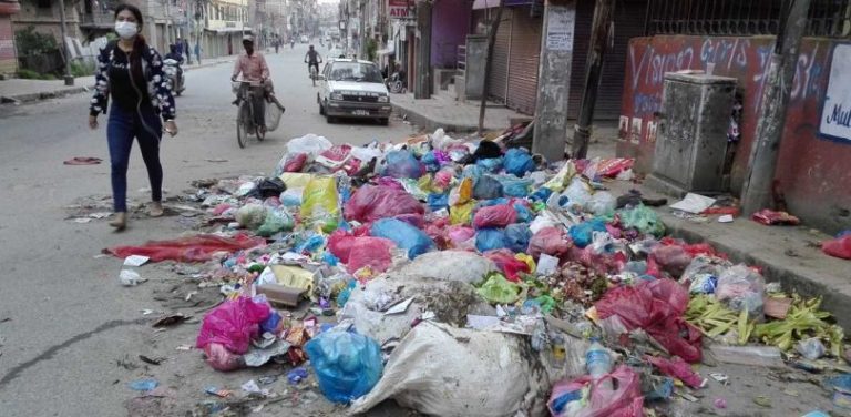 काठमाडौंमा कुहिने र नकुहिने फोहर छुट्टाछुट्टै नगरे प्रत्येकपटक ५ सय जरिवाना