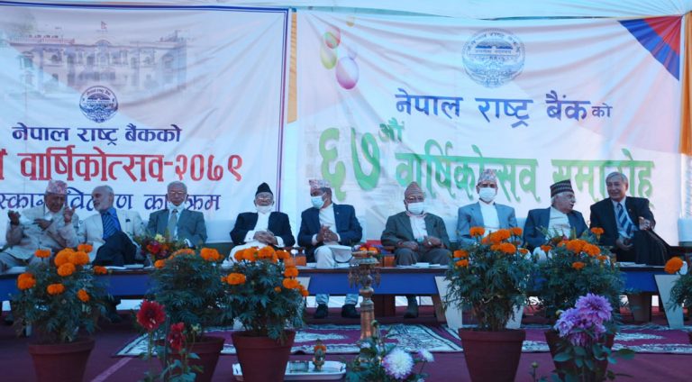 ‘अर्थतन्त्रले खतरनाक मोड लिएको छ, गम्भीर भएनौं भने दुर्घटनामा जानसक्छौं’- पूर्वगभर्नर