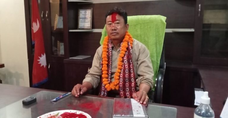 दोधारा चाँदनीका मेयर लिम्बु भन्छन्-‘छाडा चौपाया ब्यवस्थापनको कुनै ठोस निर्णय नगरि घरदैलो भेटघाटमा जान्न’