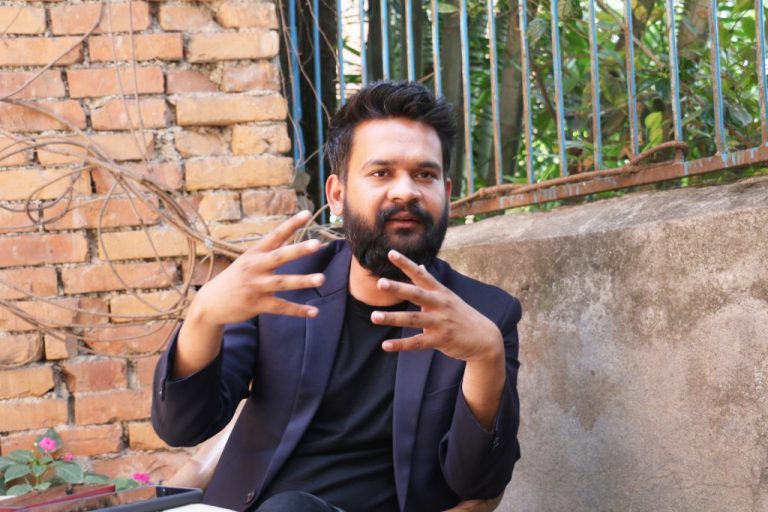 प्रचण्डमाथि बालेनको आरोप-‘सडक अलपत्र बनाउने व्यक्तिकोमा अंगरक्षक बनेर देश बनाउँदैछु भन्नुहुन्छ’?