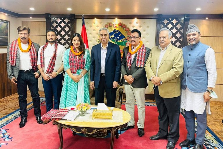 भुवन केसी र श्वेता खड्का कांग्रेस प्रवेश