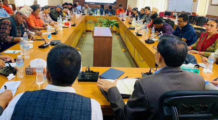 स्थानीय जनप्रतिनिधिलाई अर्थमन्त्रीको निर्देशन-‘ठूला काम होइन, जनता खुसी हुने साना काम गर्नुस्’